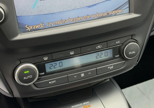 Toyota Avensis cena 59999 przebieg: 123400, rok produkcji 2018 z Knurów małe 704